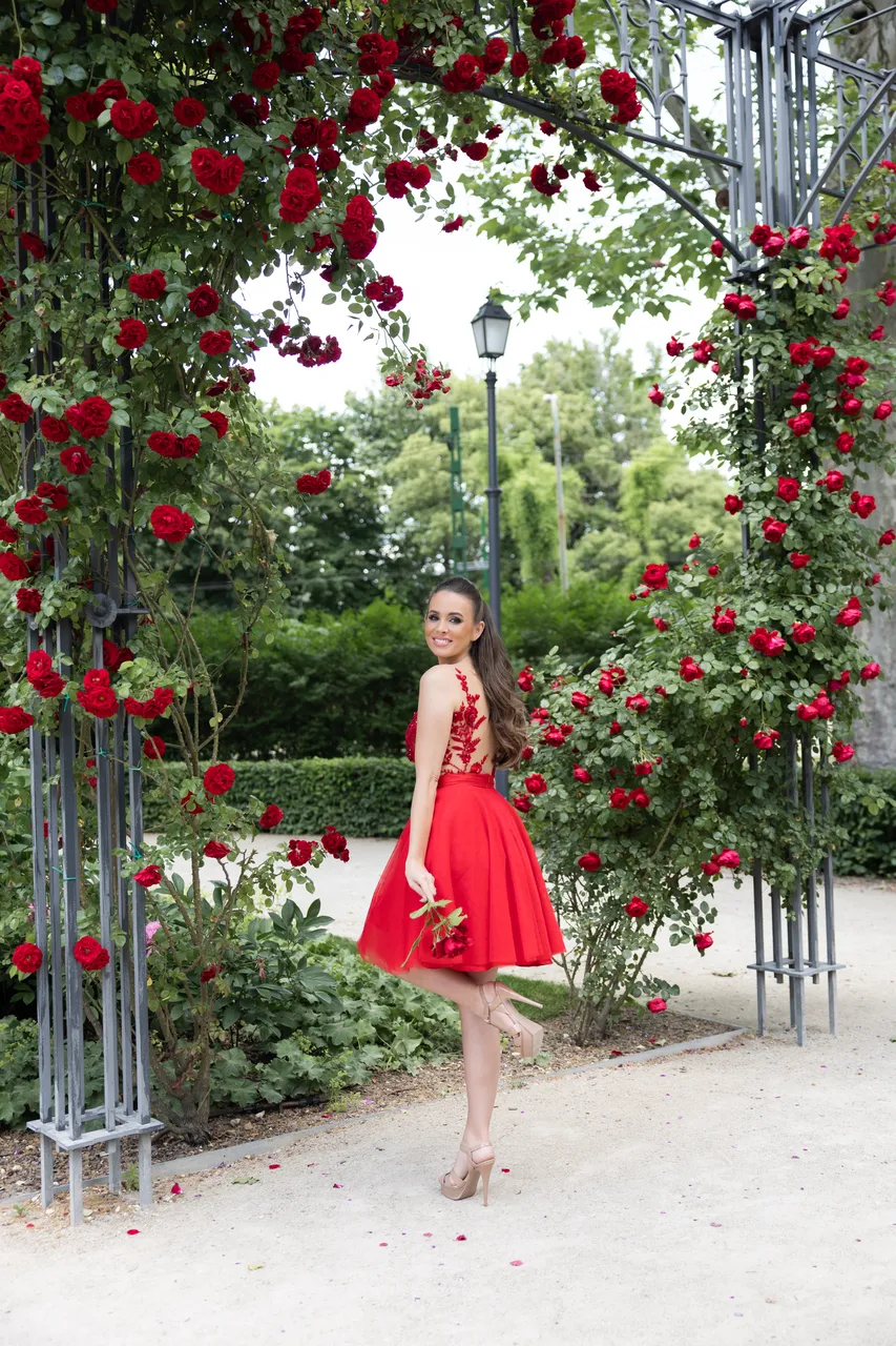 Eleni menyecske ruha